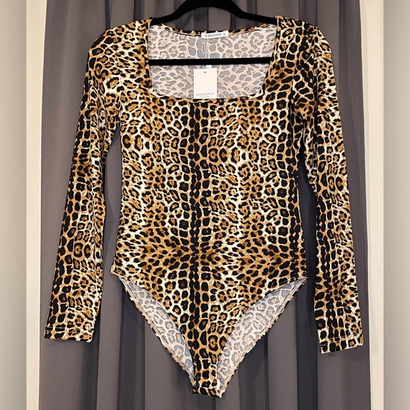 Mangopop Tops - Long Sleeve Leopard Print Bodysuit Size Small